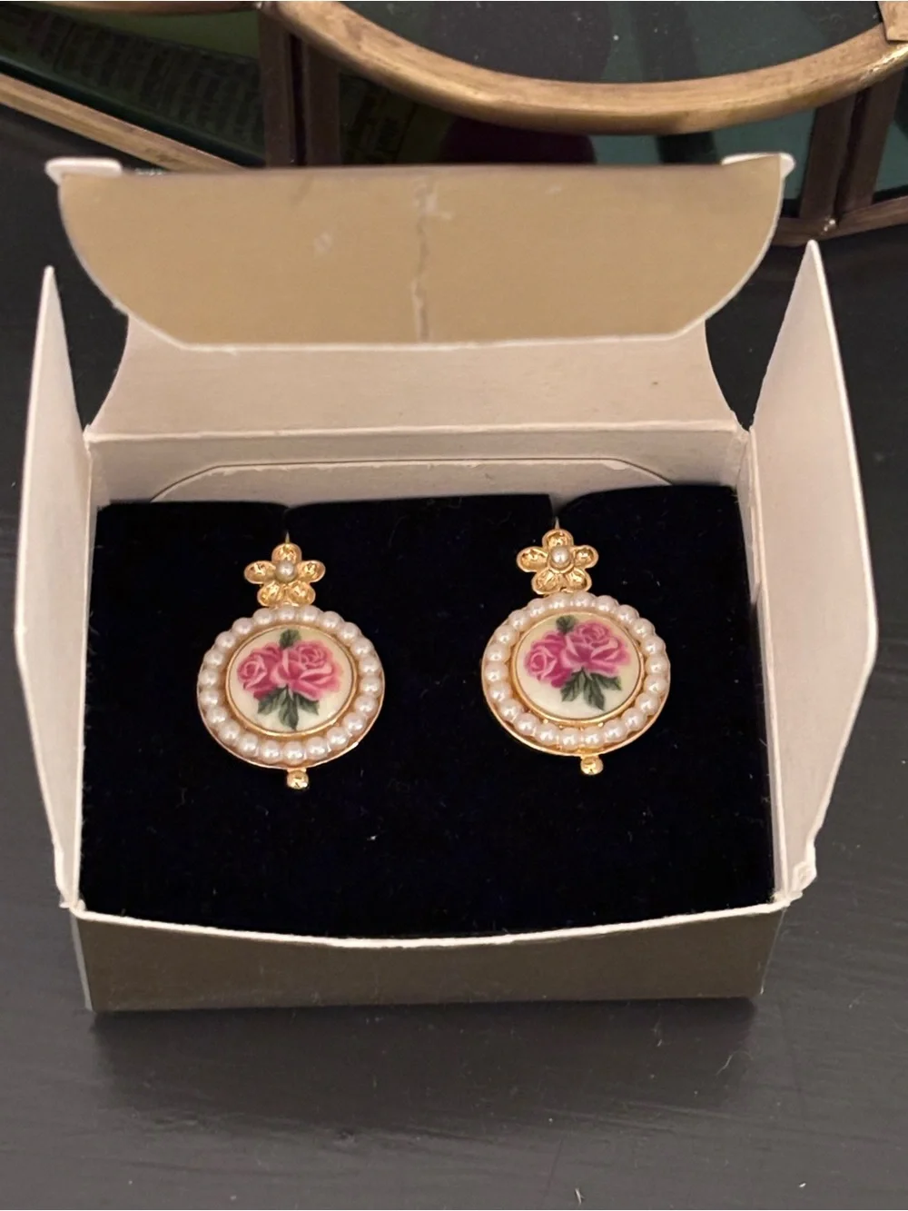 Avon Vintage Gold-Tone Pink Rose and Pearl Medallion Drop Earrings New in box